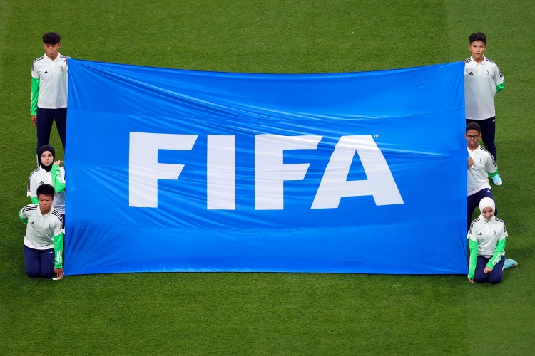 FIFA新规2027年生效:合同强制含解约条款,球员可获转会费5%分成
