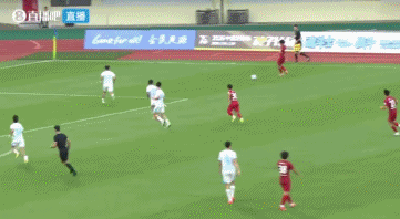 向余望小角度铲射破门 重庆铜梁龙半场1-0领先宁波