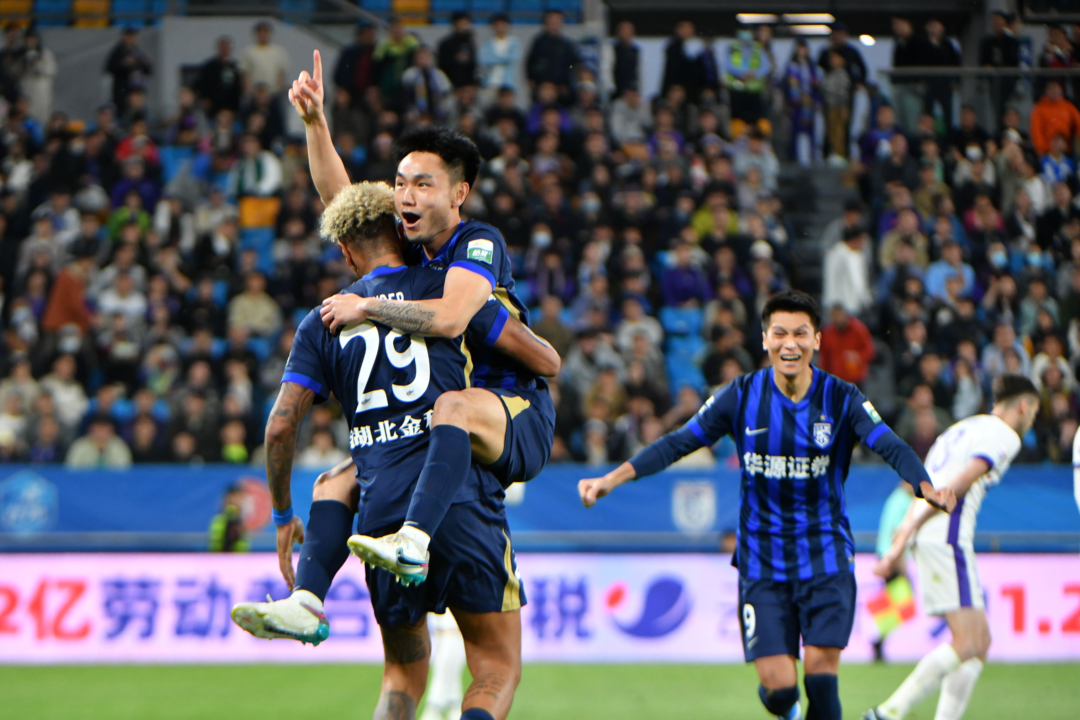 三镇伤情报告：王毅右膝外侧副韧带损伤休战4-6周，陈哲超踝伤2-3周