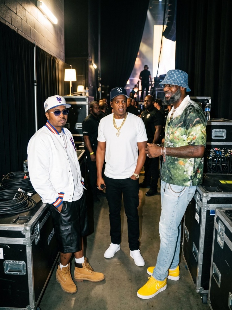 休赛期动态: 詹姆斯出席Jay-Z30周年演唱会 后台密会Nas 休赛期动态: 詹姆斯出席Jay-Z30周年演唱会 后台密会Nas