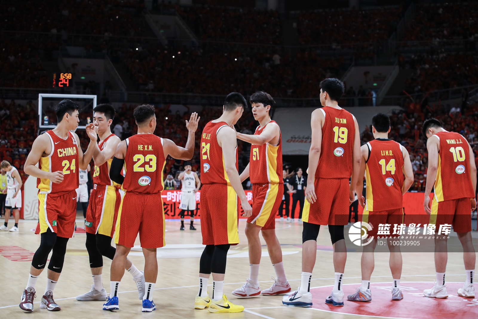 FIBA商业赛背后:中国男篮半场62-43领先喀麦隆,门票收费10元引争议