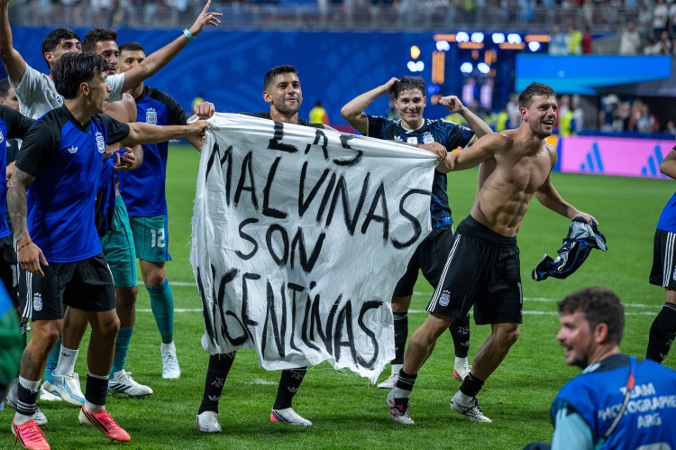 FIFA启动世界杯决赛纪律程序 阿根廷三将遭暴力指控 FIFA启动世界杯决赛纪律程序 阿根廷三将遭暴力指控
