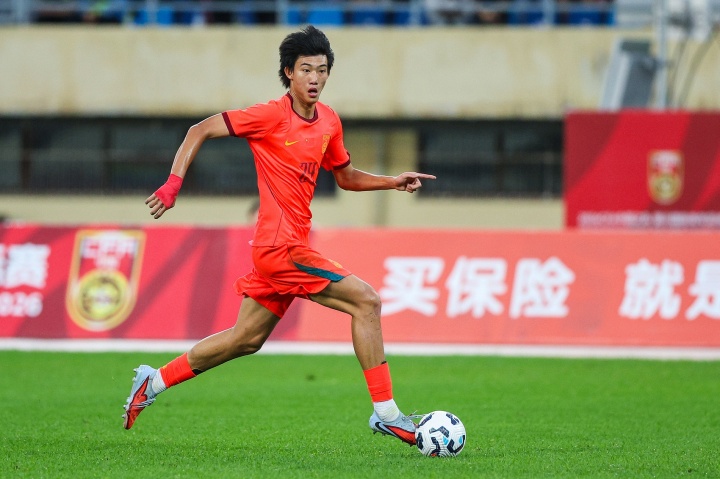 U17国足对阿森纳 科瓦奇主哨 1米94赵松源冲击枪手防线