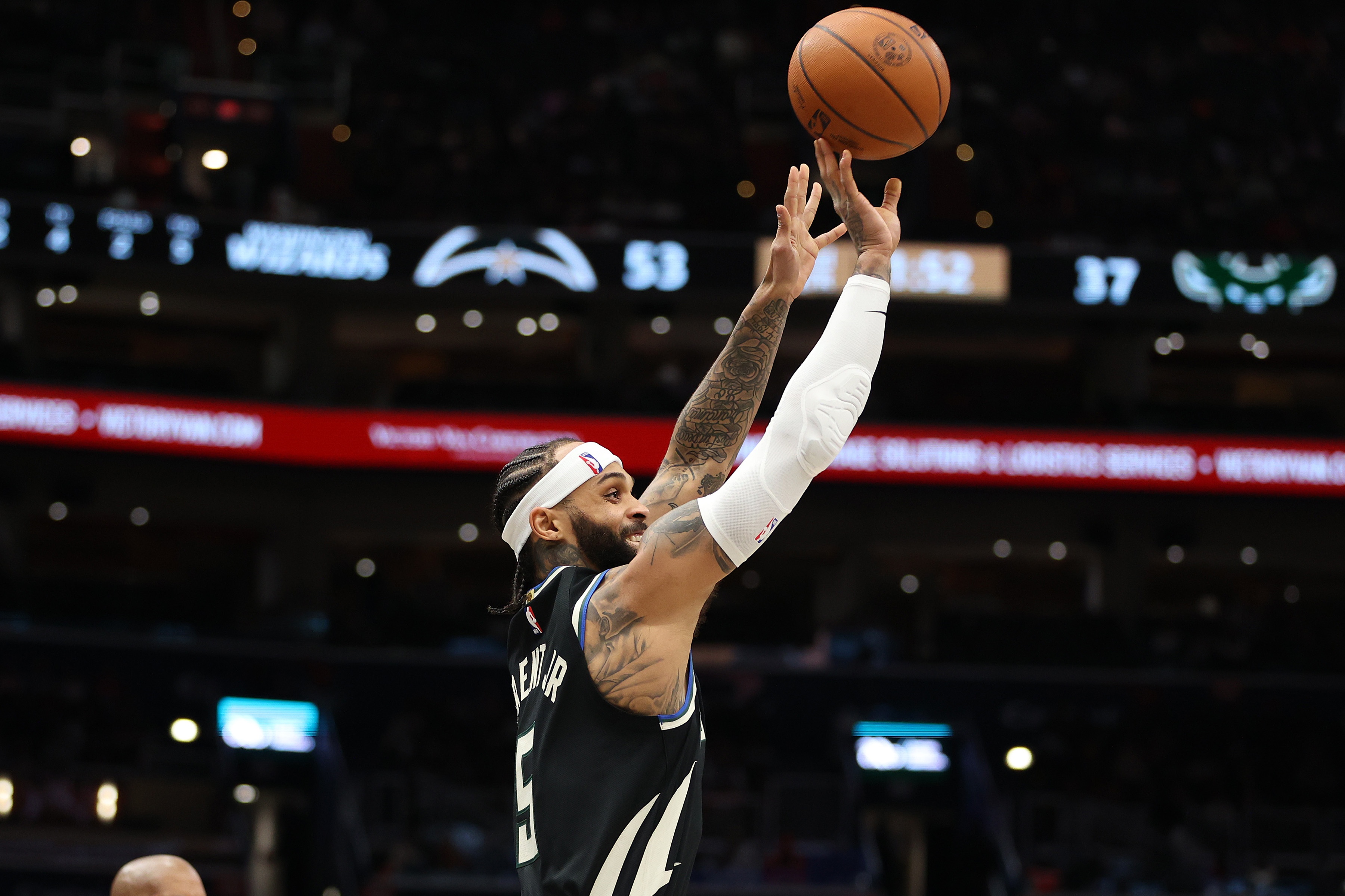 NBA新赛季15大溢价合同:恩比德居首,特雷·杨次之 NBA新赛季15大溢价合同:恩比德居首,特雷·杨次之