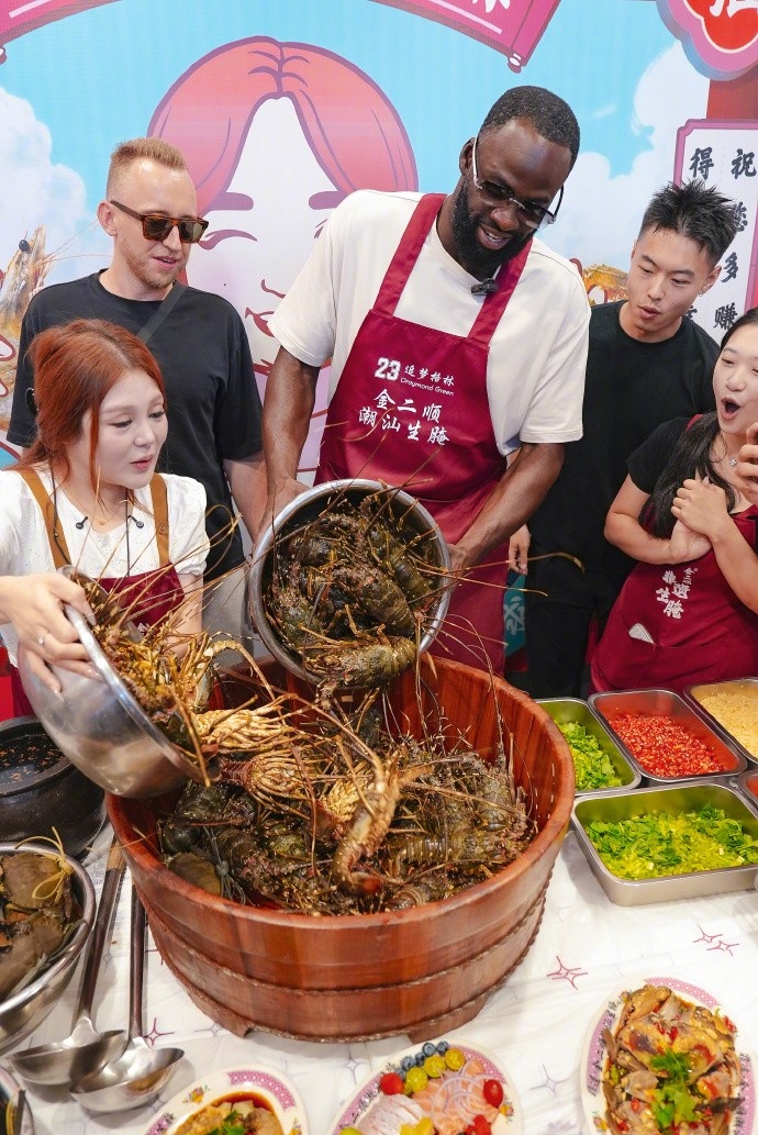 德雷蒙德·格林现身汕头，勇士官博晒出活动图