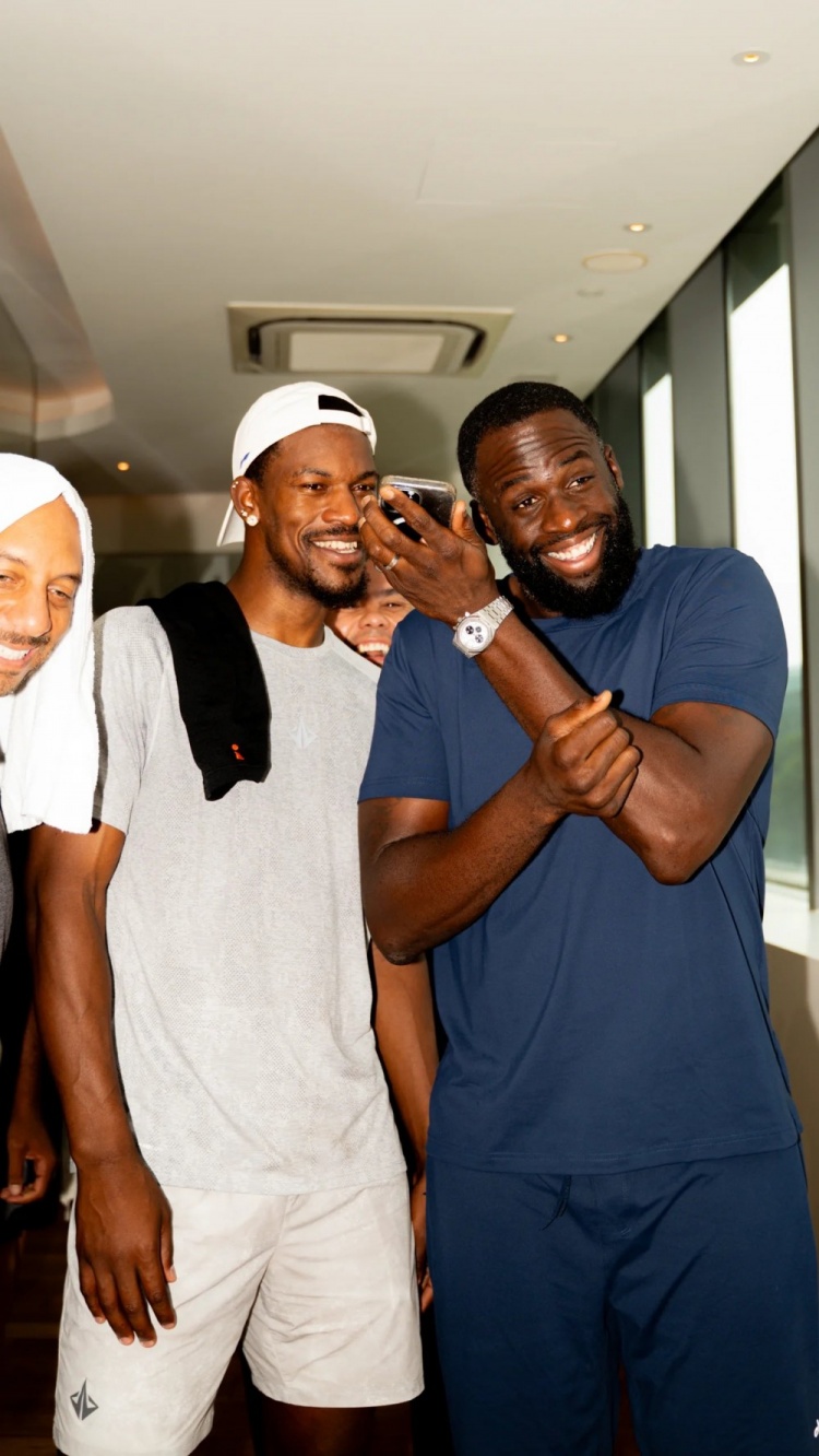 碰上了！同期中国行的追梦和巴特勒相聚甚欢 后者笑成表情包