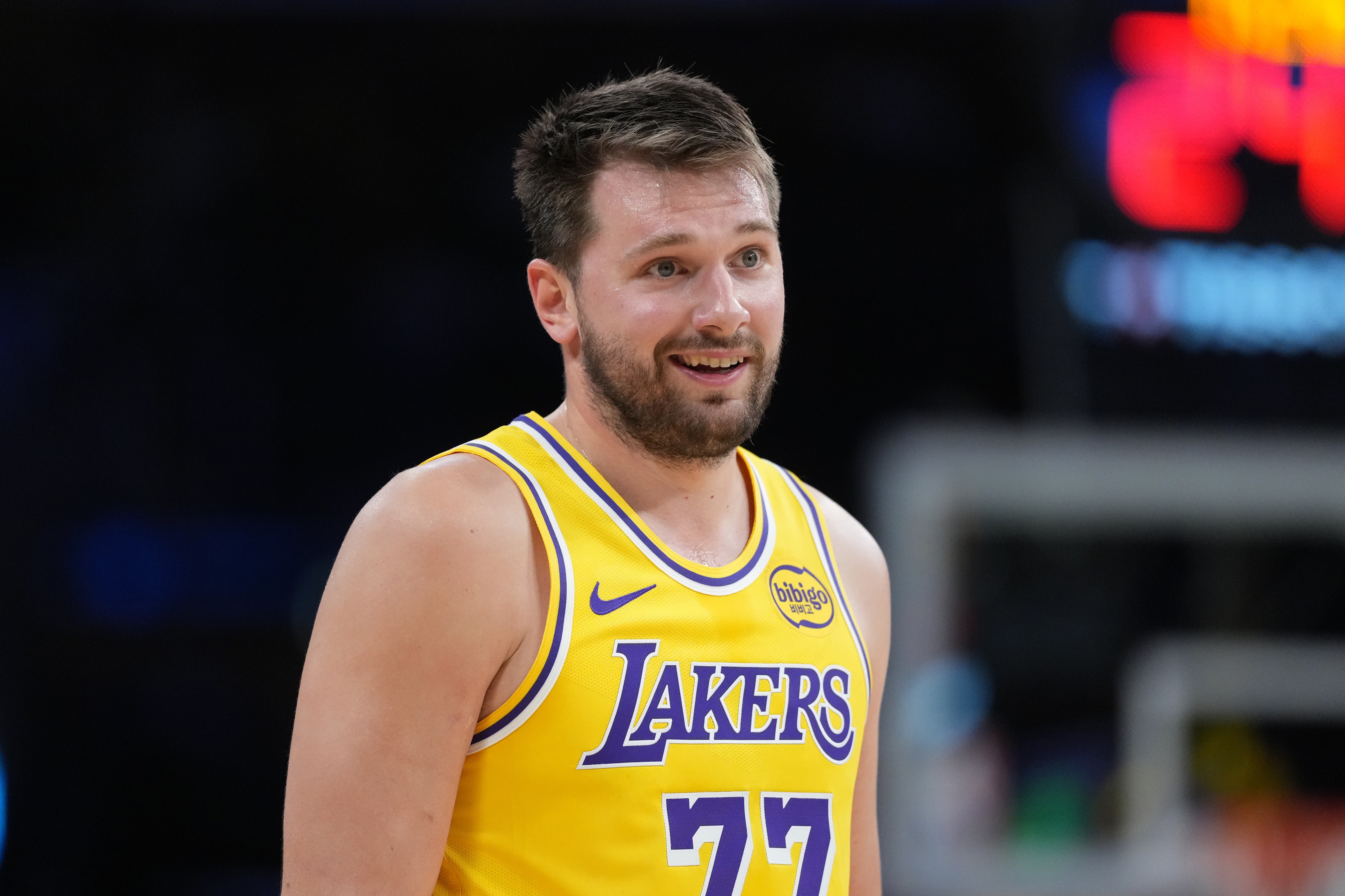 NBA历史赛季至少28+8+8最年轻球员榜:前七里东契奇独占4席