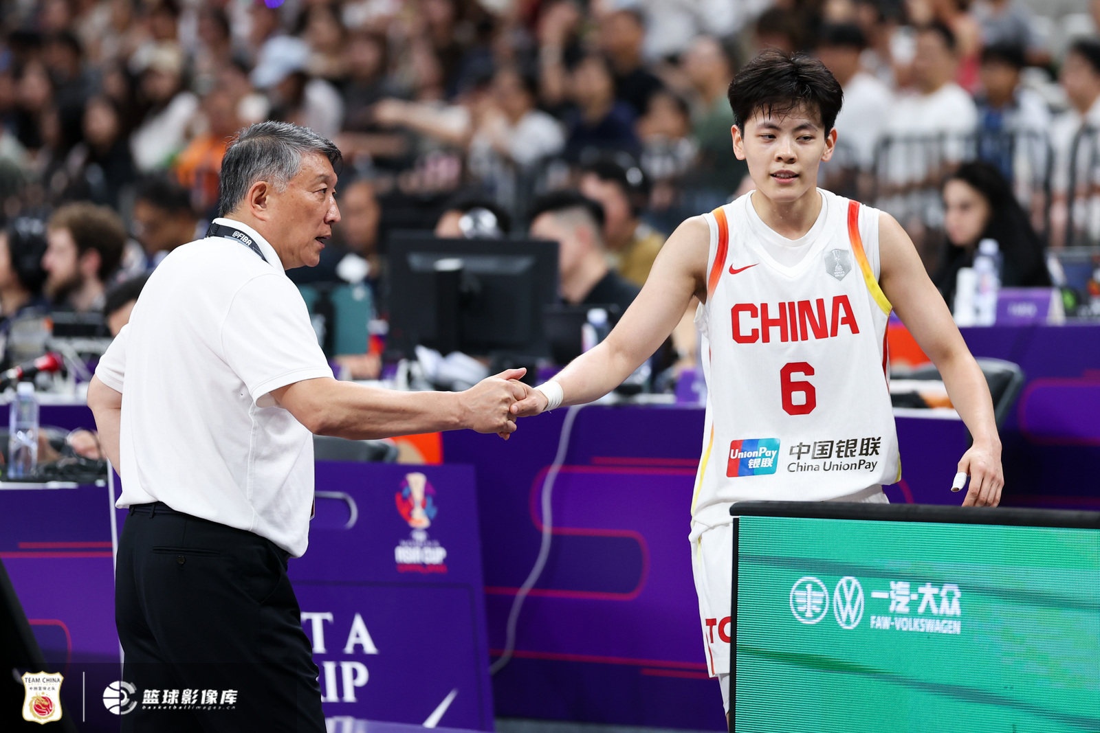 媒体人：巅峰中国女篮逼不出美国的搏命模式 今天后者能轻松赢球