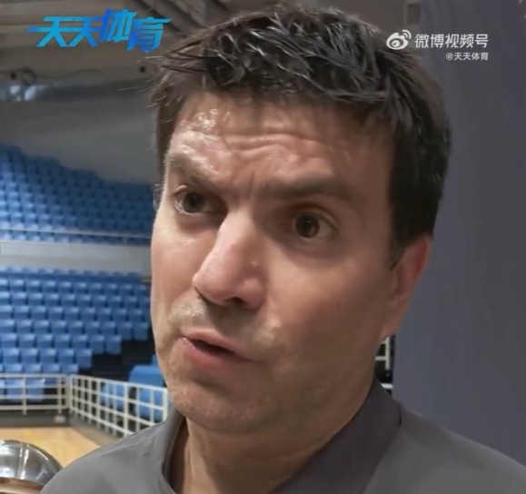 哈里斯：很荣幸成为北控主教练 希望能给北控建立起一个体系