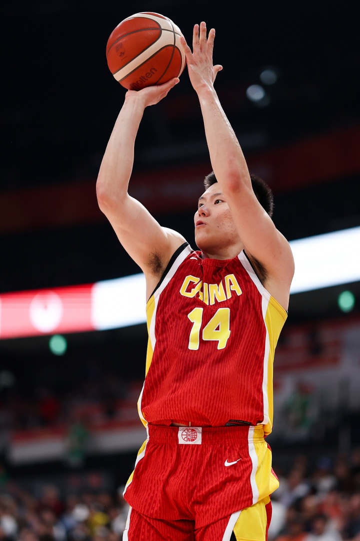 敢打敢拼!李弘权小组赛场均9.5分6板2.5助 投篮命中率53.3% 敢打敢拼!李弘权小组赛场均9.5分6板2.5助 投篮命中率53.3%