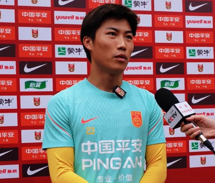 谢文能：邵指导的技战术防守是向前的，抢下球第一反应都是向前