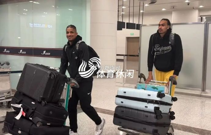 鲁媒:班顿、普卢默抵达济南 加上已到队法耶 山东三外援全部集齐 鲁媒:班顿、普卢默抵达济南 加上已到队法耶 山东三外援全部集齐